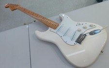 Guitare électrique FENDER